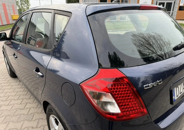 Kia Ceed cena 24900 przebieg: 145000, rok produkcji 2010 z Rymanów małe 631